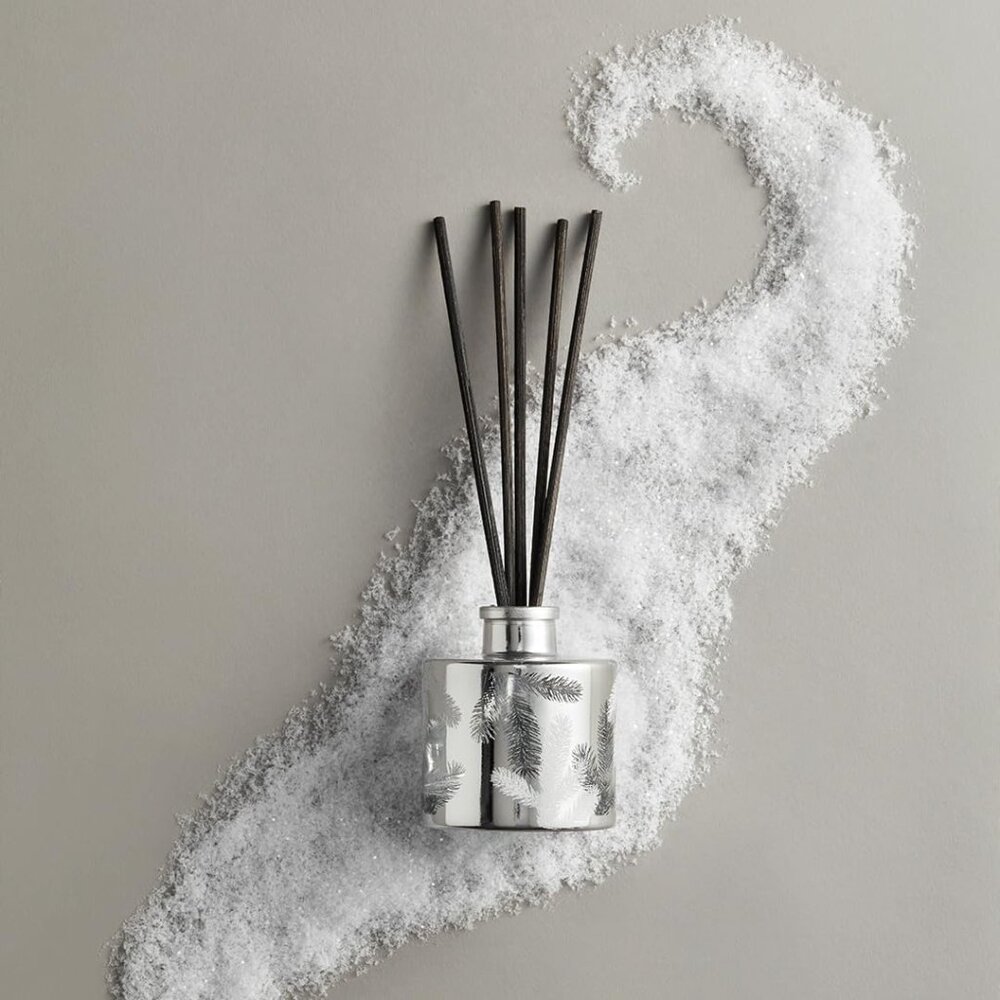 Frasier Fir Reed Diffuser Set – Includes Reeds, Fragrance Oil, and Frosted Glass - Picture 2 of 6